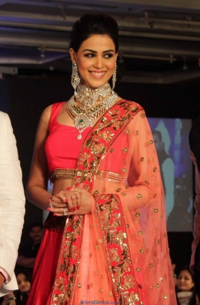 Genelia Latest Ramp Walk Photos in Red Sareee - Friendsmoo