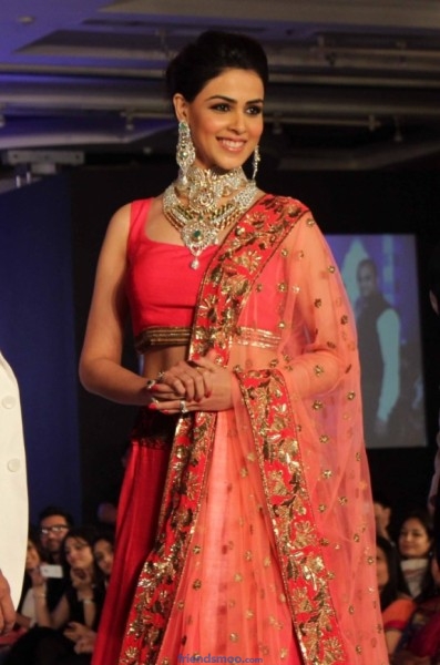 Genelia Latest Ramp Walk Photos in Red Sareee - Friendsmoo