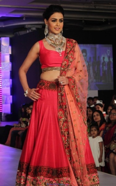 Genelia Latest Ramp Walk Photos in Red Sareee - Friendsmoo