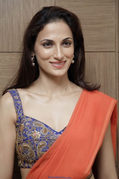 Shilpa Reddy Latest Hot Photos in Orange Saree - Friendsmoo