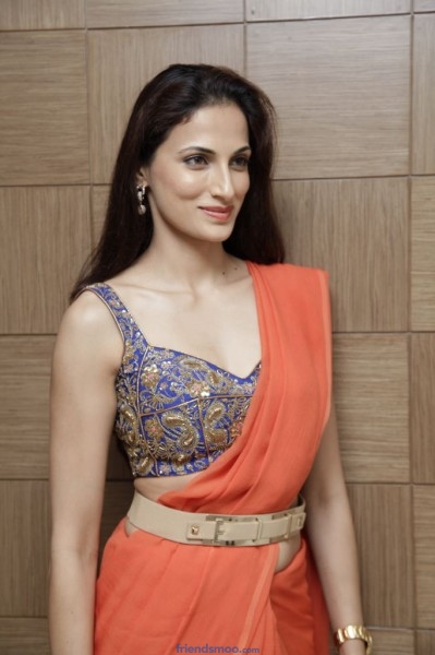 Shilpa Reddy Latest Hot Photos in Orange Saree - Friendsmoo