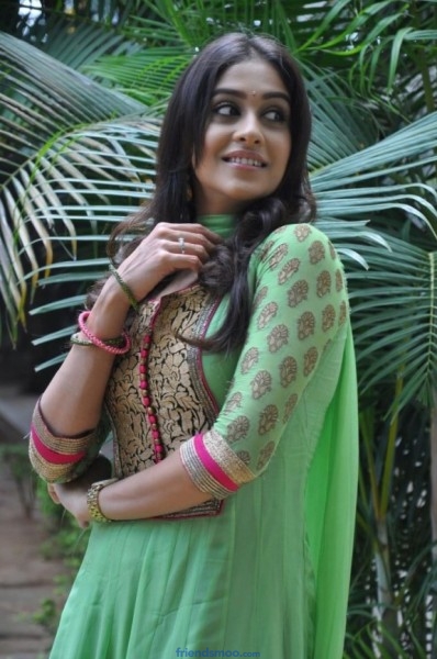 Regina Latest Photos in Green Dress