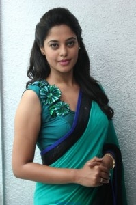 Bindhu Madhavi Latest Photos in Saree - Tollywood - Friendsmoo