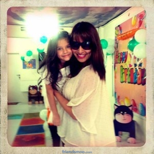 Bipasha Basu Unseen Pics with her Niece-Friendsmoo