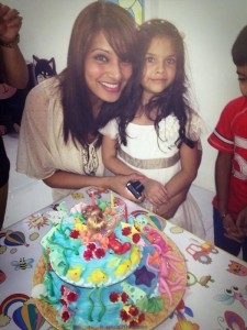 Bipasha Basu Unseen Pics with her Niece-Friendsmoo