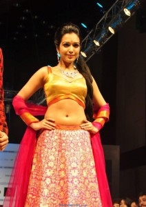 Catherine Tresa Latest Spicy Photos-Friendsmoo