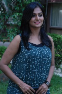 Ramya Nambeesan Latest Photos-Friendsmoo