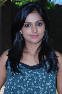 Ramya Nambeesan Latest Photos-Friendsmoo