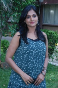 Ramya Nambeesan Latest Photos-Friendsmoo