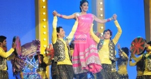 Shriya Dance at Mirchi Music Awards 2013