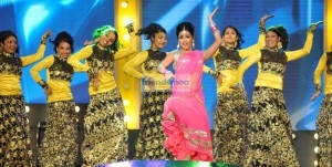 Shriya Dance at Mirchi Music Awards 2013