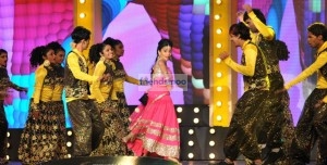 Shriya Dance at Mirchi Music Awards 2013